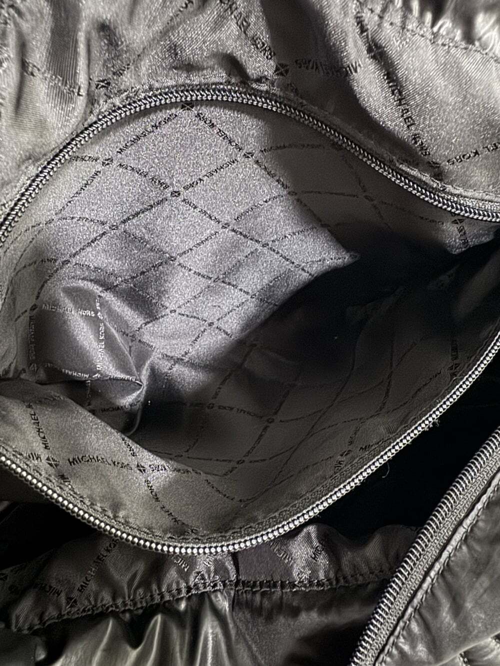 Michael Kors Black Tote Bag Zip Top Silver HW Lined Inner Pockets Double Handles - Picture 8 of 10